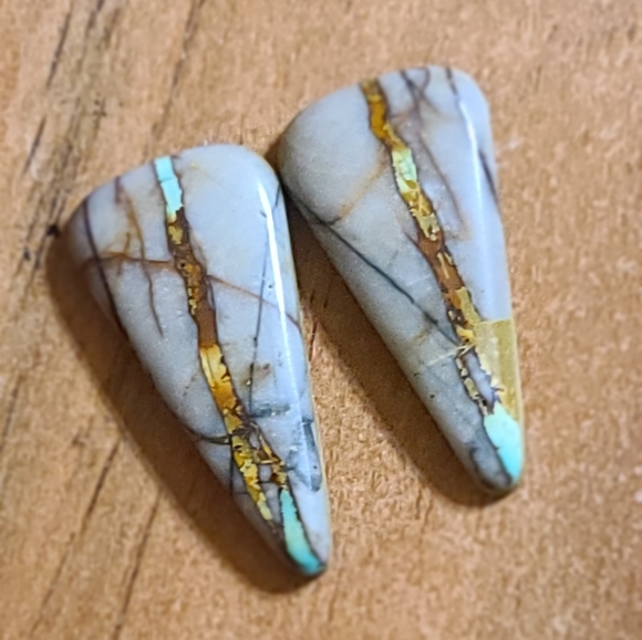 PAIR OF RARE BOULDER ROYSTON RIBBON TEARDROP CABOCHONS STUNNING! - Picture 5 of 7